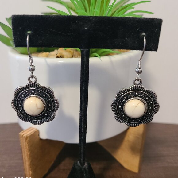 Unbranded Silver Tone Dangle Drop‎ Earrings Ladies Vintage Pre-Owned Fashion - Picture 3 of 6